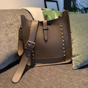 Crossbody PRUNE bag.